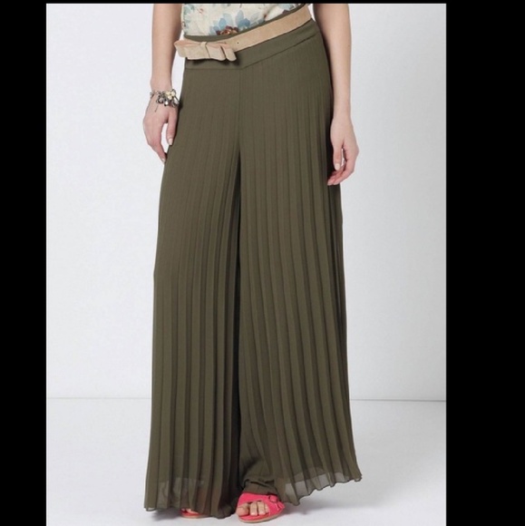 Elevenses Size 8 Olive Knife Pleated 